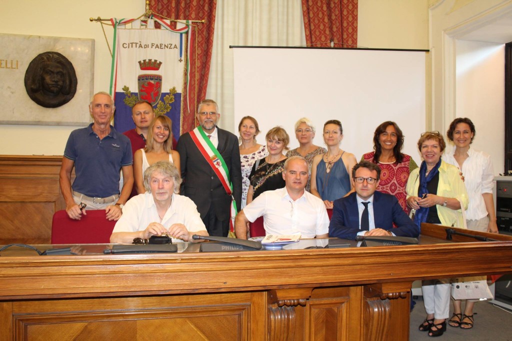 delegazione ceramisti russi in Comune a Faenza